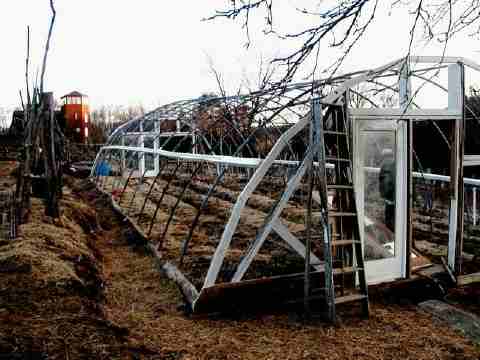 Hoophouse under construction